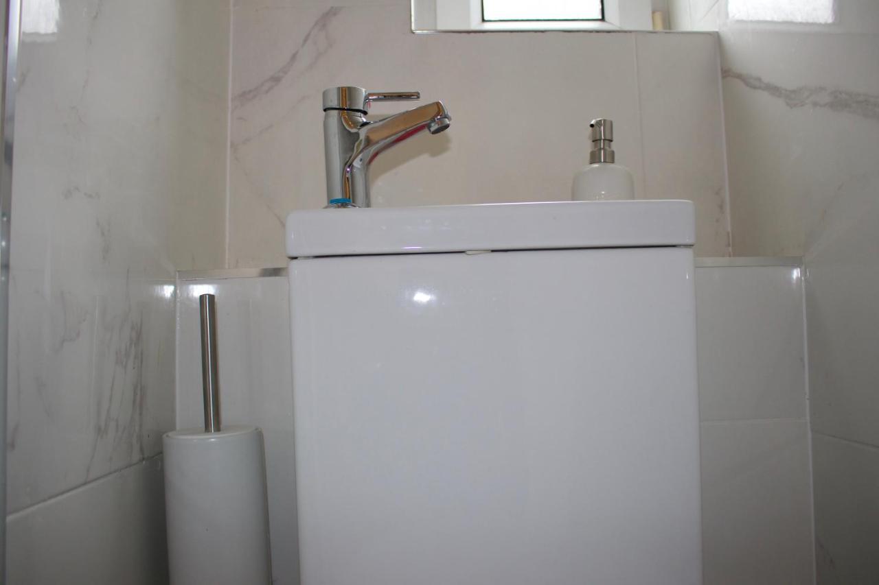 Umbrella Woolwich Homestay *