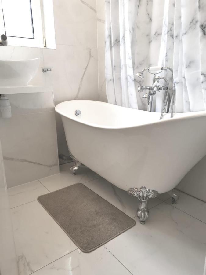 Umbrella Woolwich Homestay *