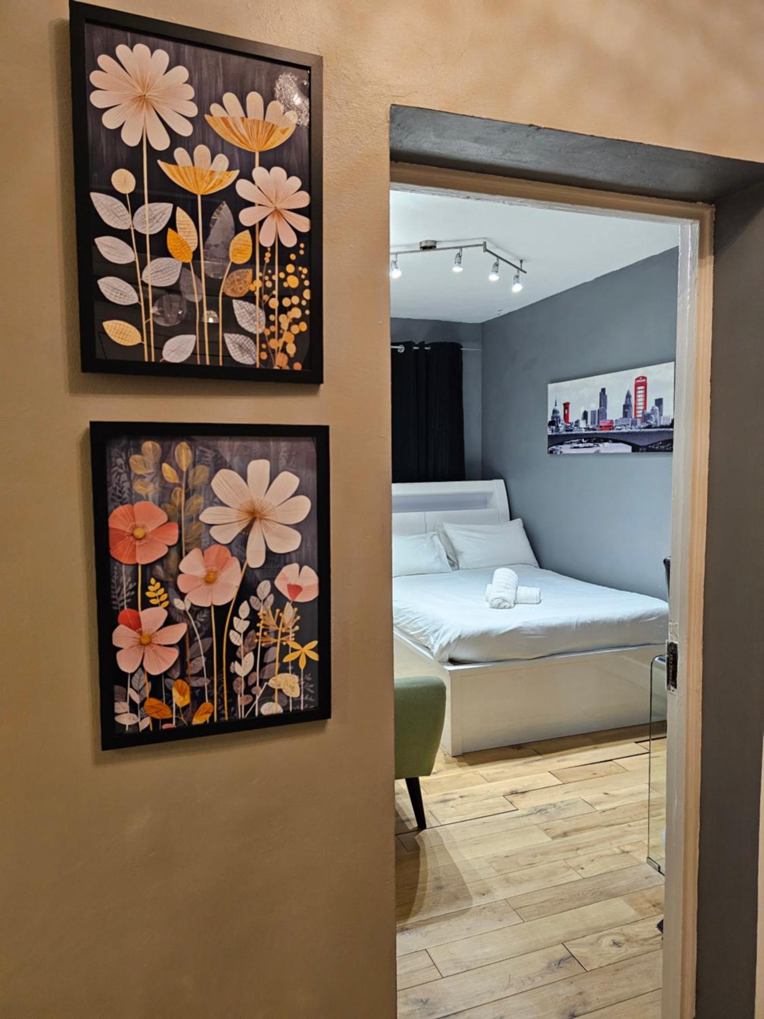 Umbrella Woolwich Homestay