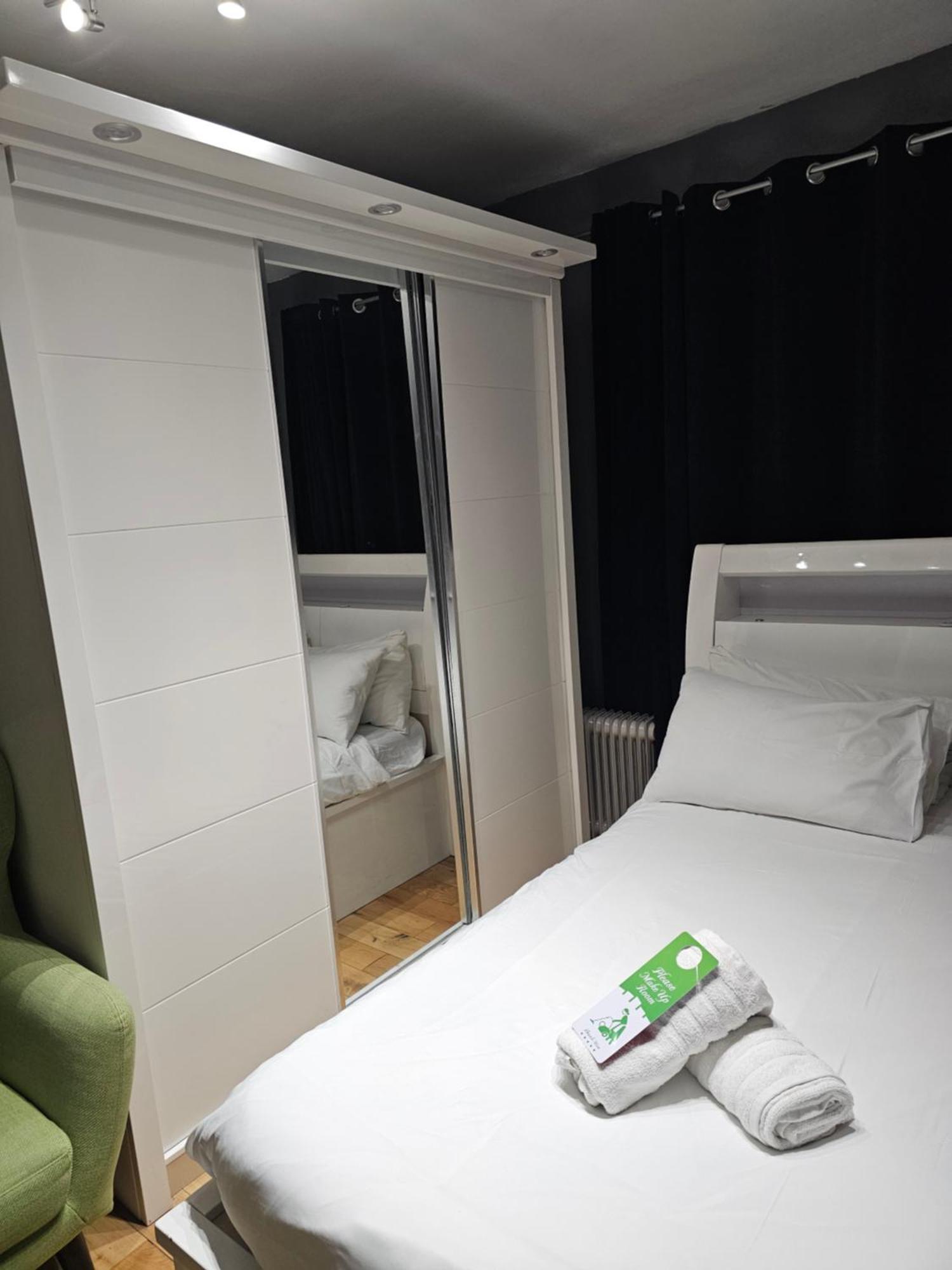 Umbrella Woolwich Homestay *