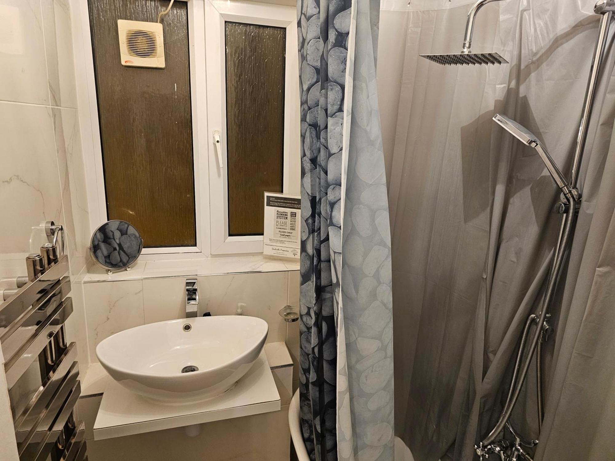 Umbrella Woolwich Homestay